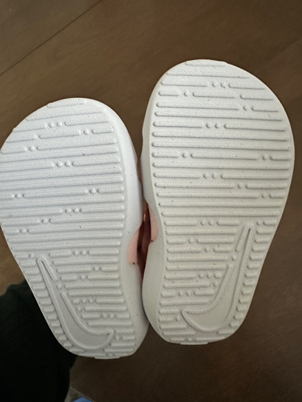 Nike Sunray protect 4 toddler water shoes- size 4c - Picture 2 of 3